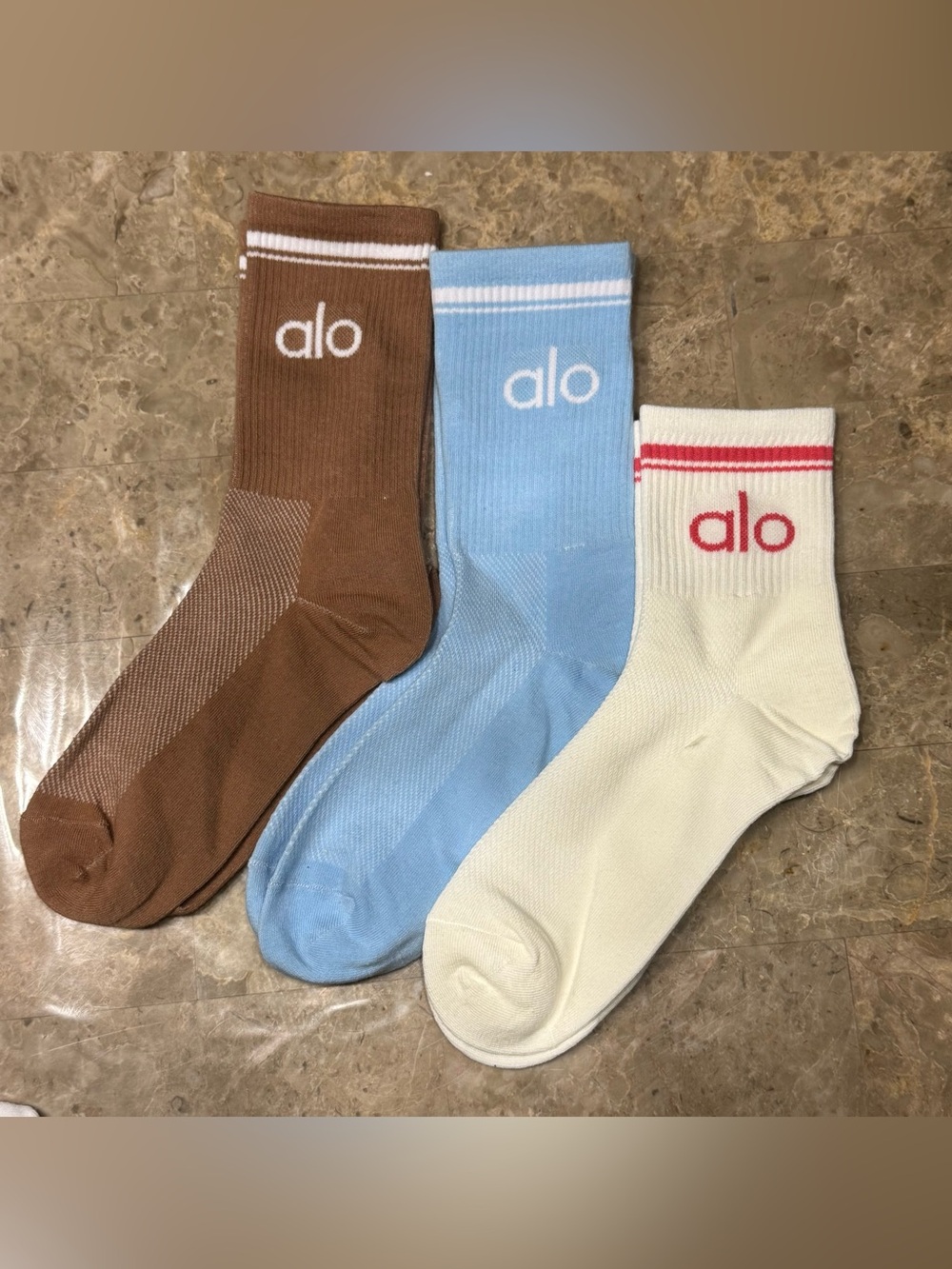 New Women’s Alo Socks
New without tags
3 pairs
Fits sizes 6-11